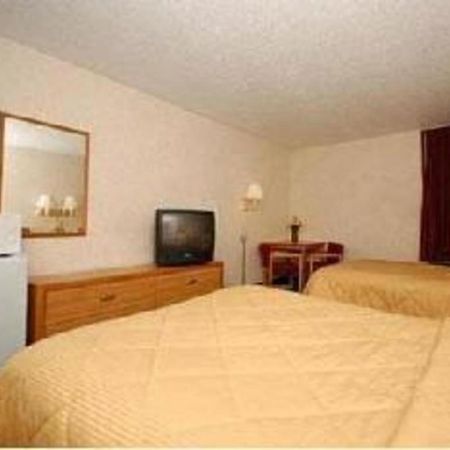 Quality Inn Waynesburg Экстерьер фото