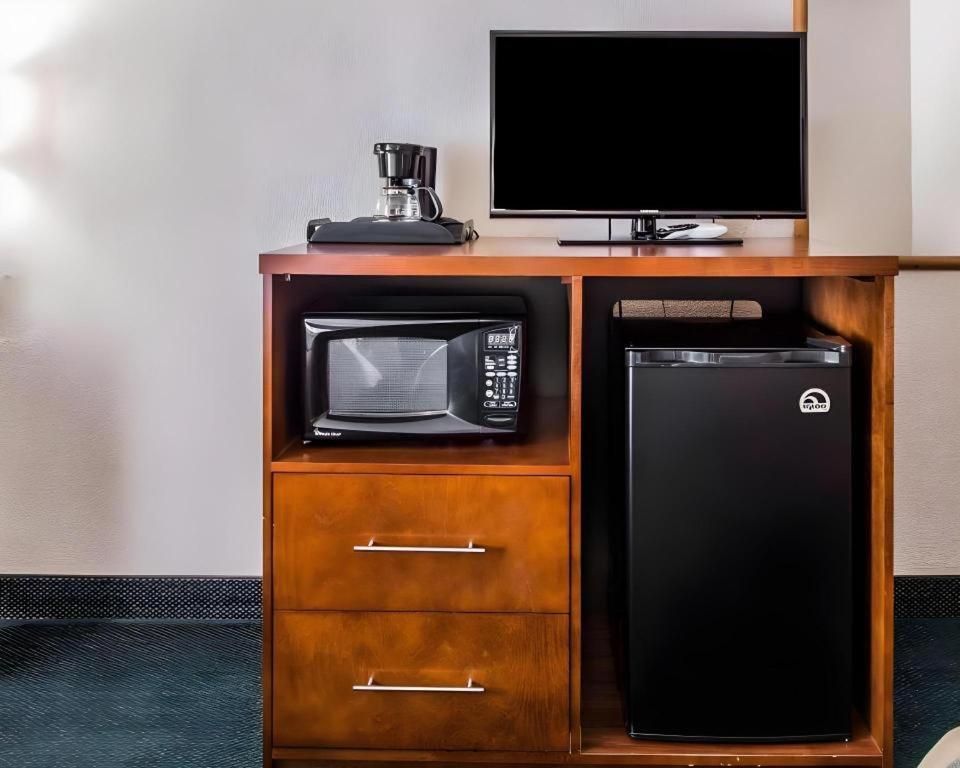 Quality Inn Waynesburg Экстерьер фото