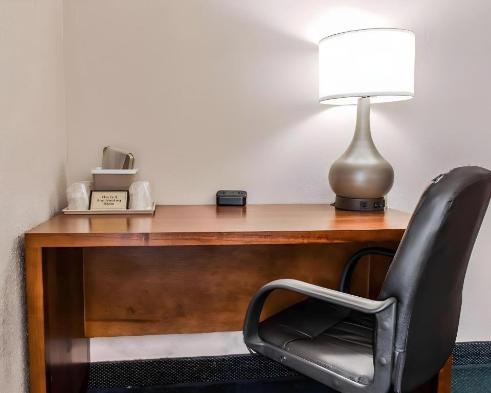 Quality Inn Waynesburg Экстерьер фото