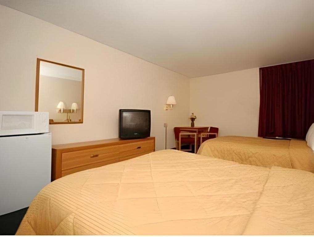Quality Inn Waynesburg Экстерьер фото