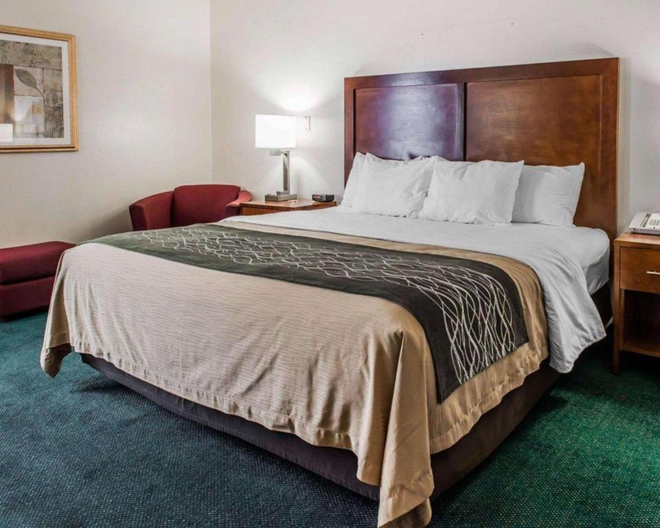 Quality Inn Waynesburg Экстерьер фото