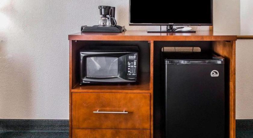 Quality Inn Waynesburg Экстерьер фото
